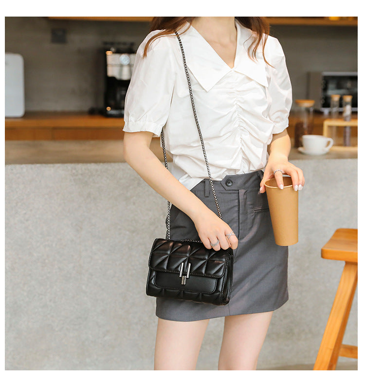 Svart axelväska buren crossbody från Natta Collection.