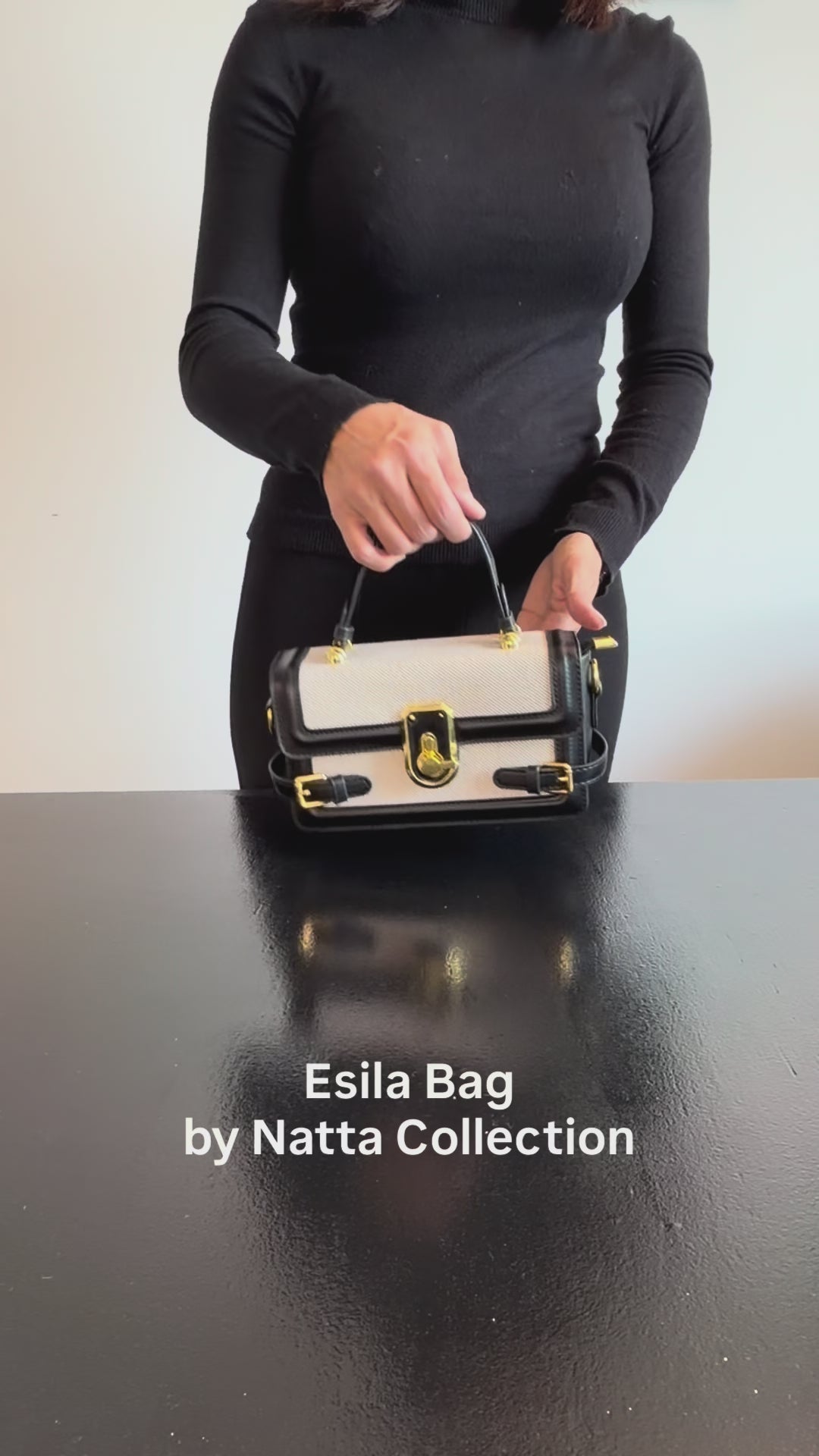 Video som visar Esila Bag framifrån, från sidan och väskans detaljer och funktioner.